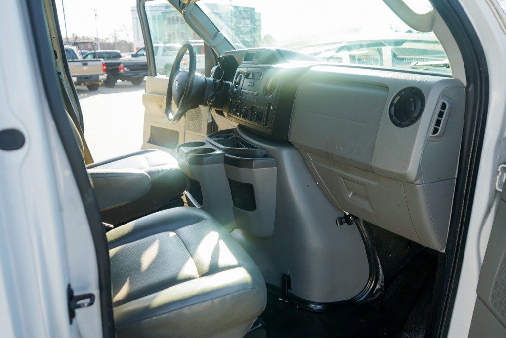 2017 Ford Econoline Image 10