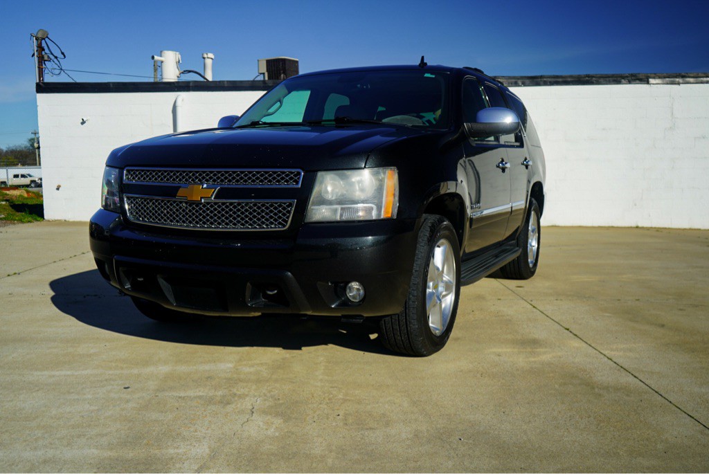 2011 Chevrolet Tahoe Image 2