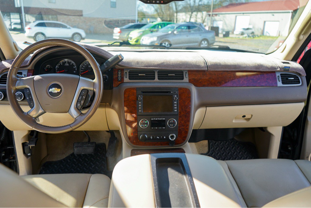 2011 Chevrolet Tahoe Image 14