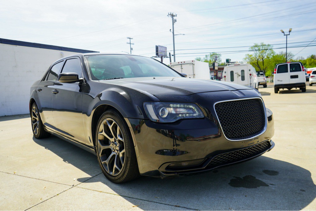 2015 Chrysler 300 Image 4