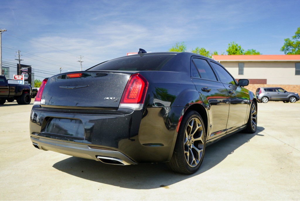 2015 Chrysler 300 Image 6