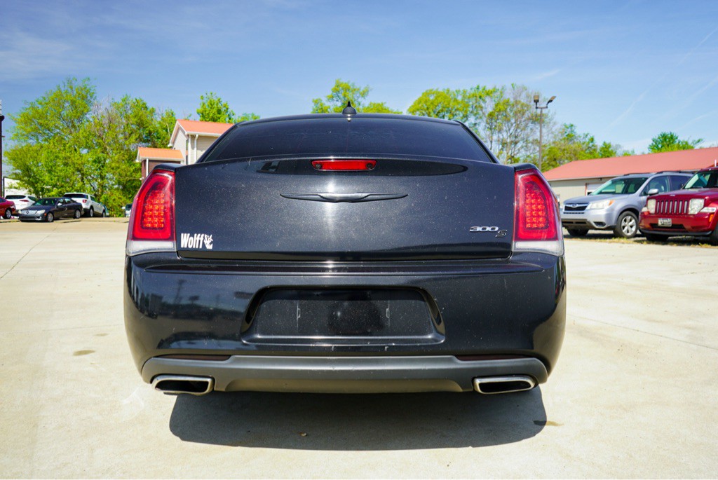 2015 Chrysler 300 Image 7