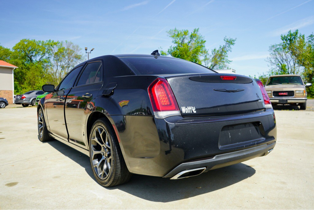 2015 Chrysler 300 Image 8