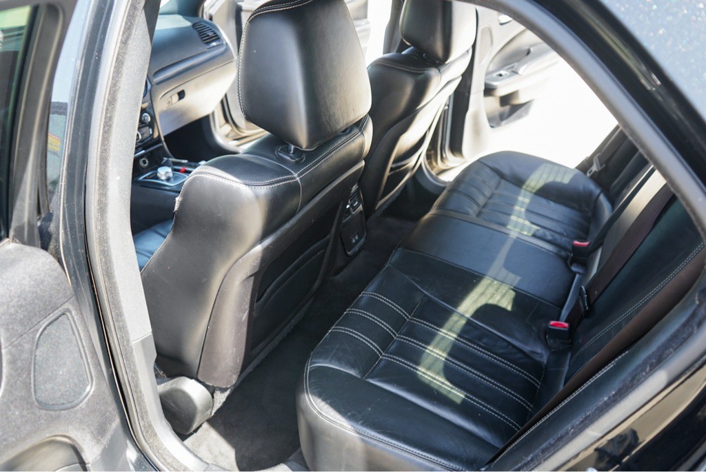 2015 Chrysler 300 Image 12