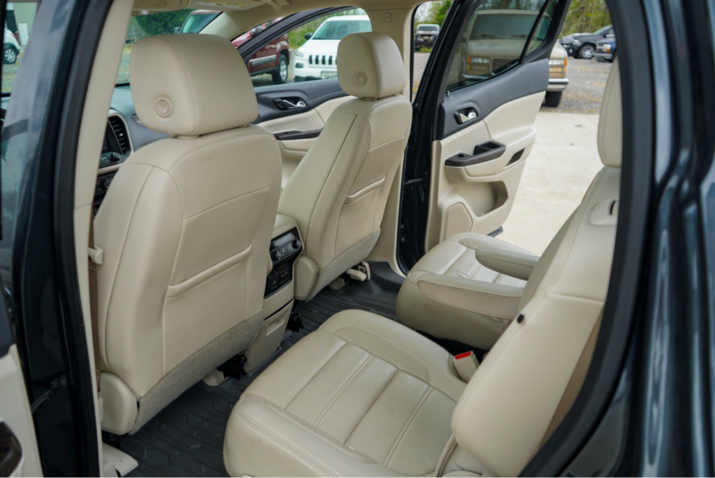 2020 GMC Acadia Image 12