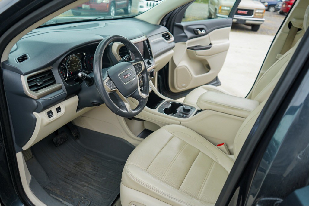 2020 GMC Acadia Image 13