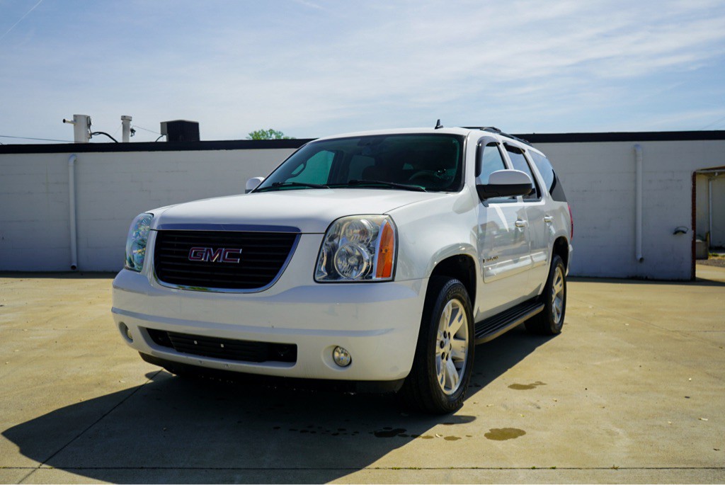 2008 GMC Yukon Image 2