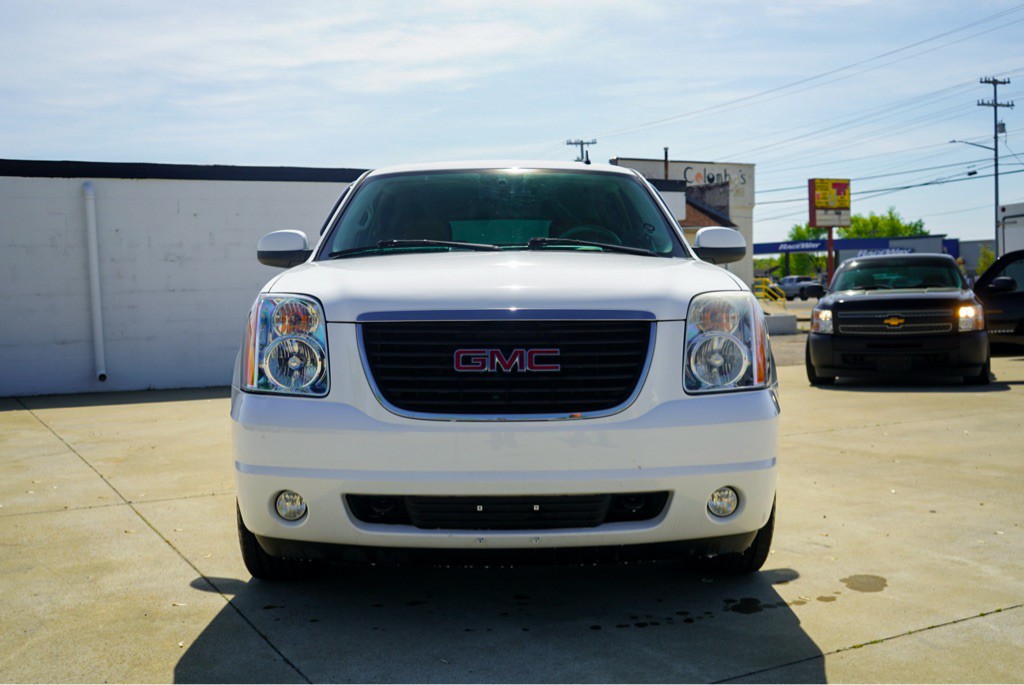 2008 GMC Yukon Image 3