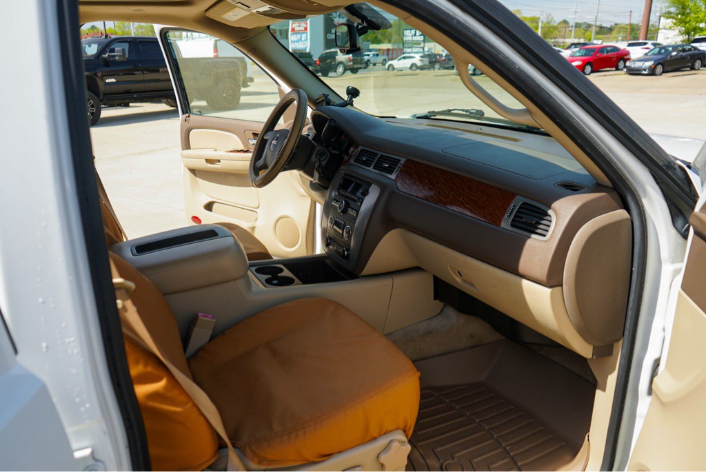2008 GMC Yukon Image 10