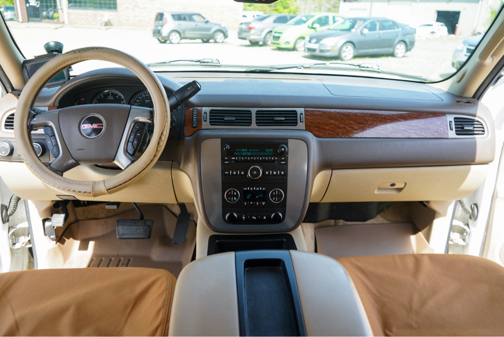 2008 GMC Yukon Image 14