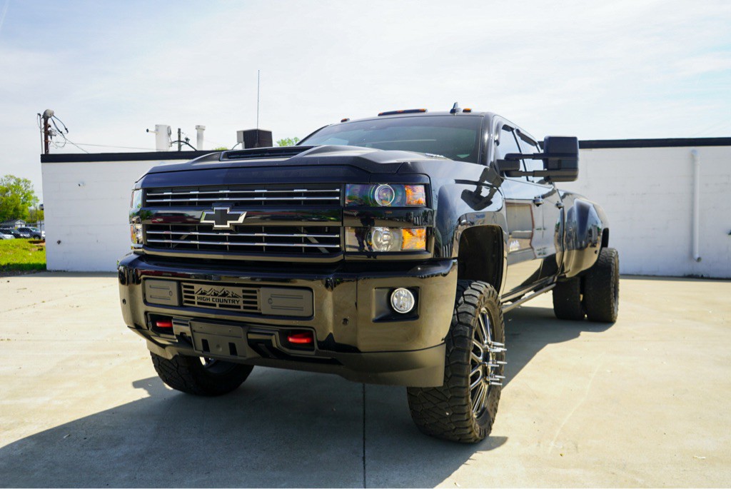 2019 Chevrolet Silverado 1500 Image 2