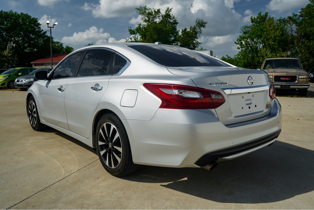 2018 Nissan Altima Image 8