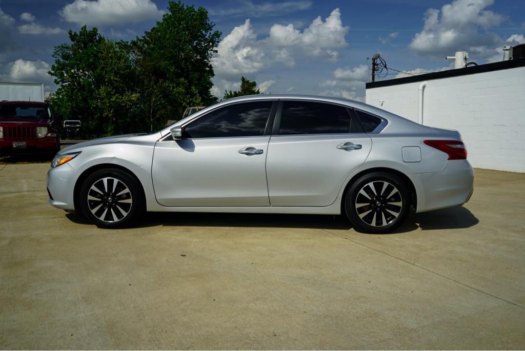 2018 Nissan Altima Image 9