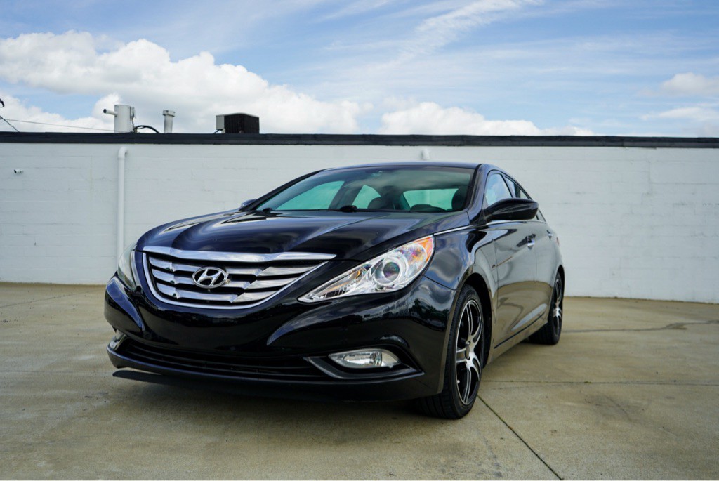 2011 Hyundai Sonata Image 2