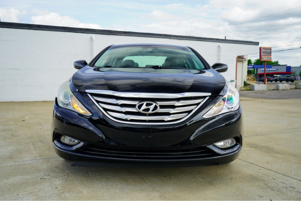 2011 Hyundai Sonata Image 3