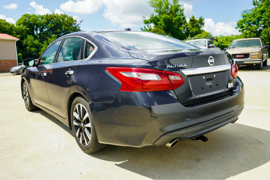 2018 Nissan Altima Image 8