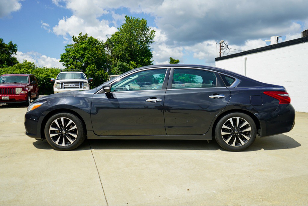 2018 Nissan Altima Image 9