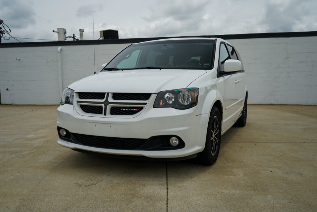 2017 Dodge Grand Caravan Image 2