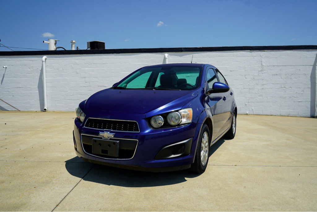 2013 Chevrolet Sonic Image 2