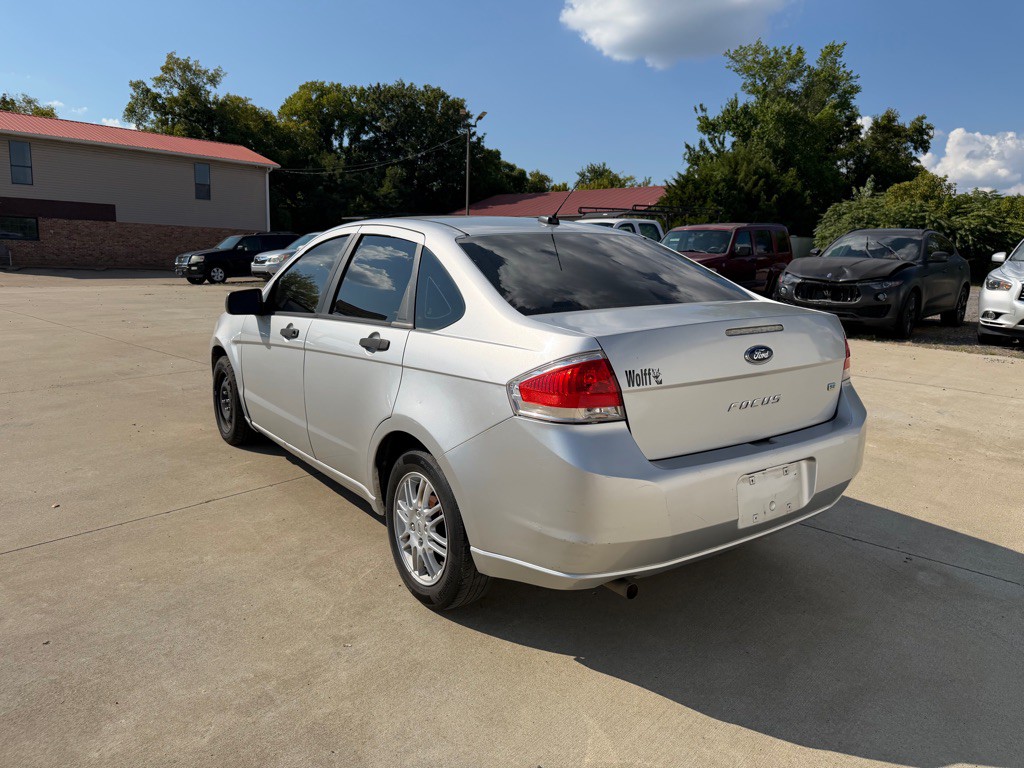 2010 Ford Focus Image 8