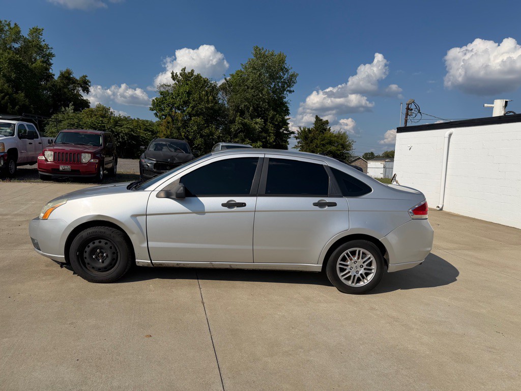 2010 Ford Focus Image 9