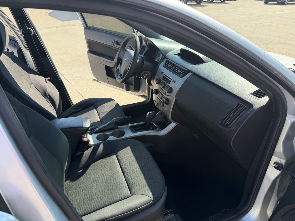 2010 Ford Focus Image 10