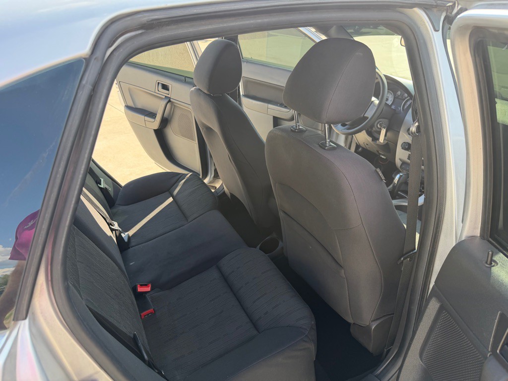 2010 Ford Focus Image 11