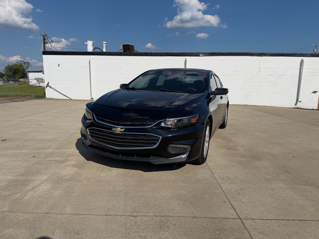 2018 Chevrolet Malibu Image 2