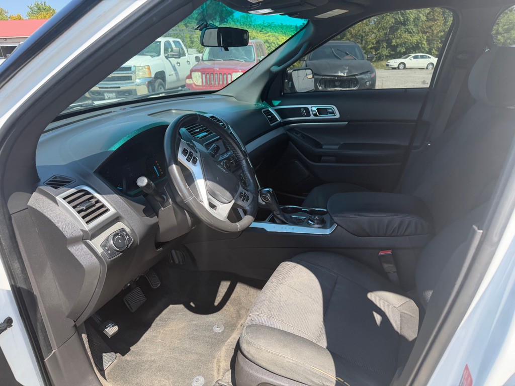 2015 Ford Explorer Image 13