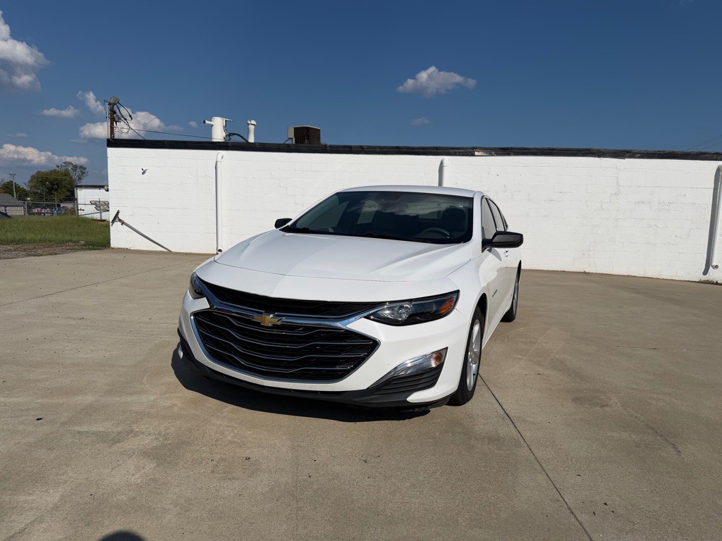 2023 Chevrolet Malibu Image 2