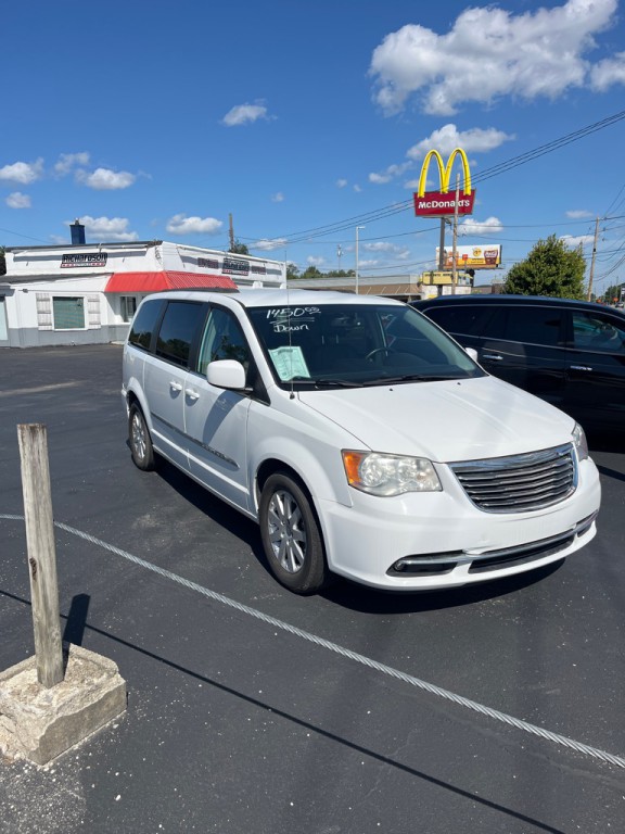 2014 Chrysler Town & Country Image 4