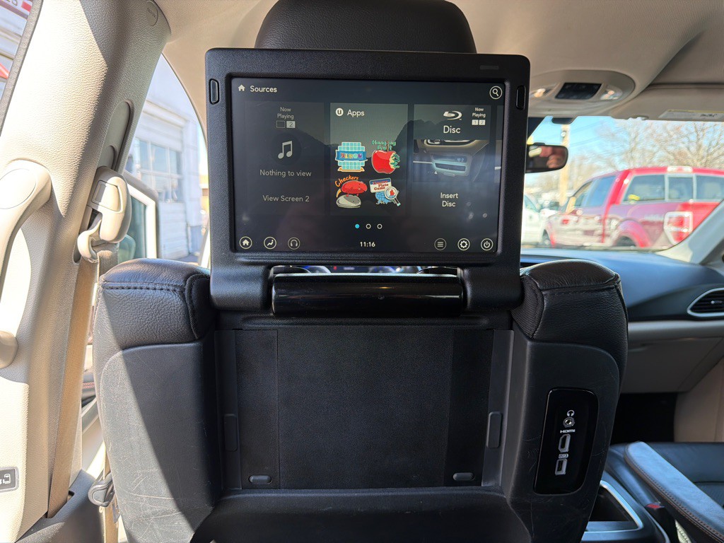 2017 Chrysler Pacifica Image 11