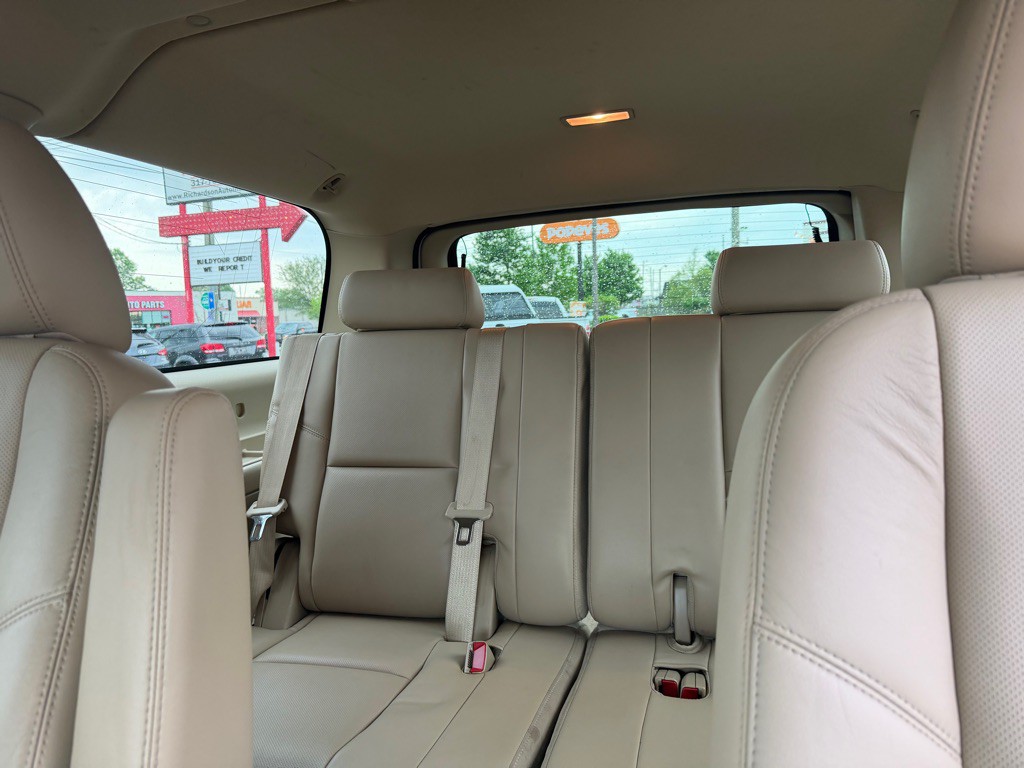 2014 Cadillac Escalade Image 9