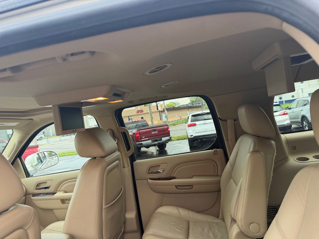 2014 Cadillac Escalade Image 10