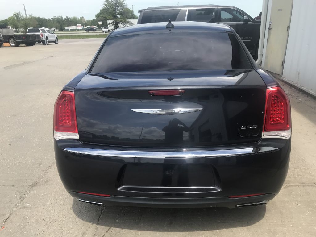 2016 Chrysler 300 Image 3
