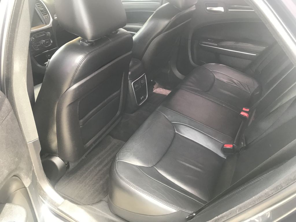2016 Chrysler 300 Image 5