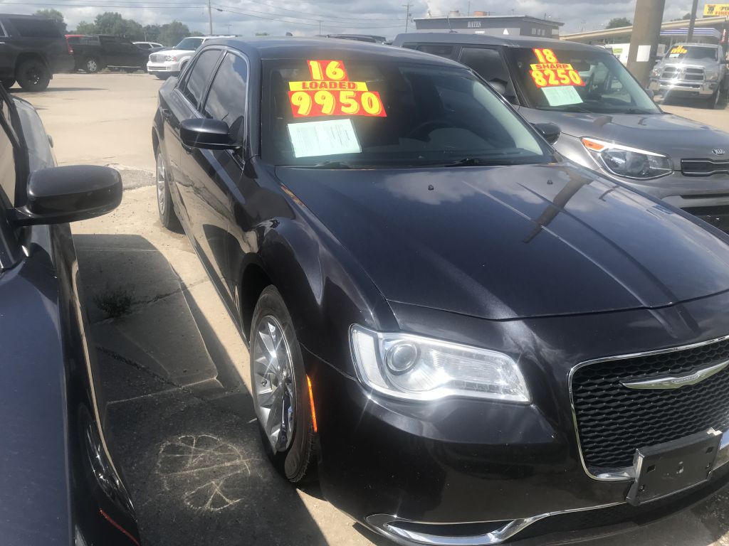 2016 Chrysler 300 Image 8