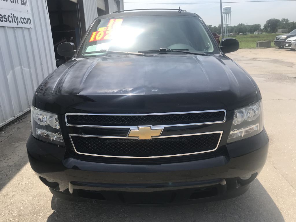 2013 Chevrolet Tahoe Image 2