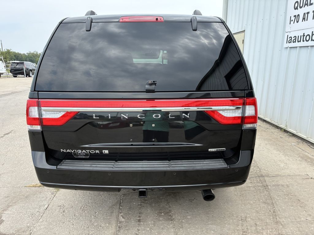 2015 Lincoln Navigator Image 3