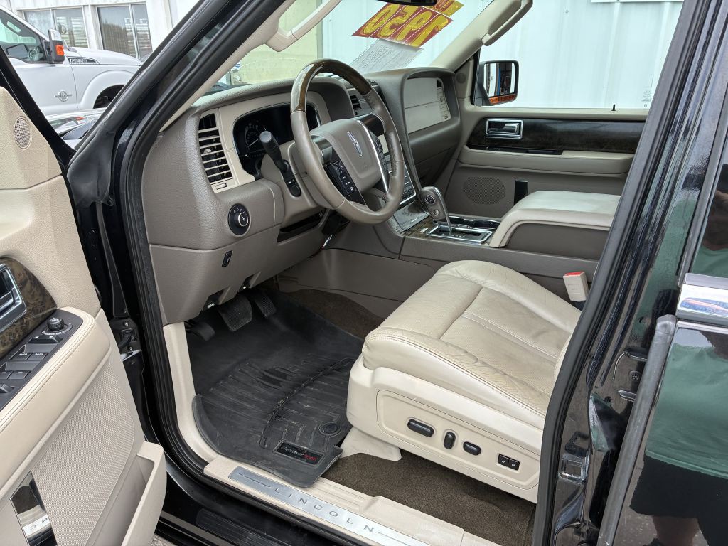 2015 Lincoln Navigator Image 4