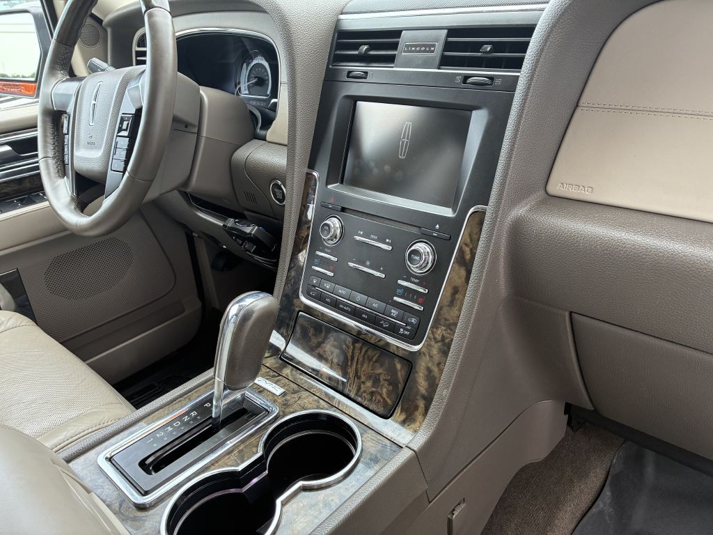 2015 Lincoln Navigator Image 8