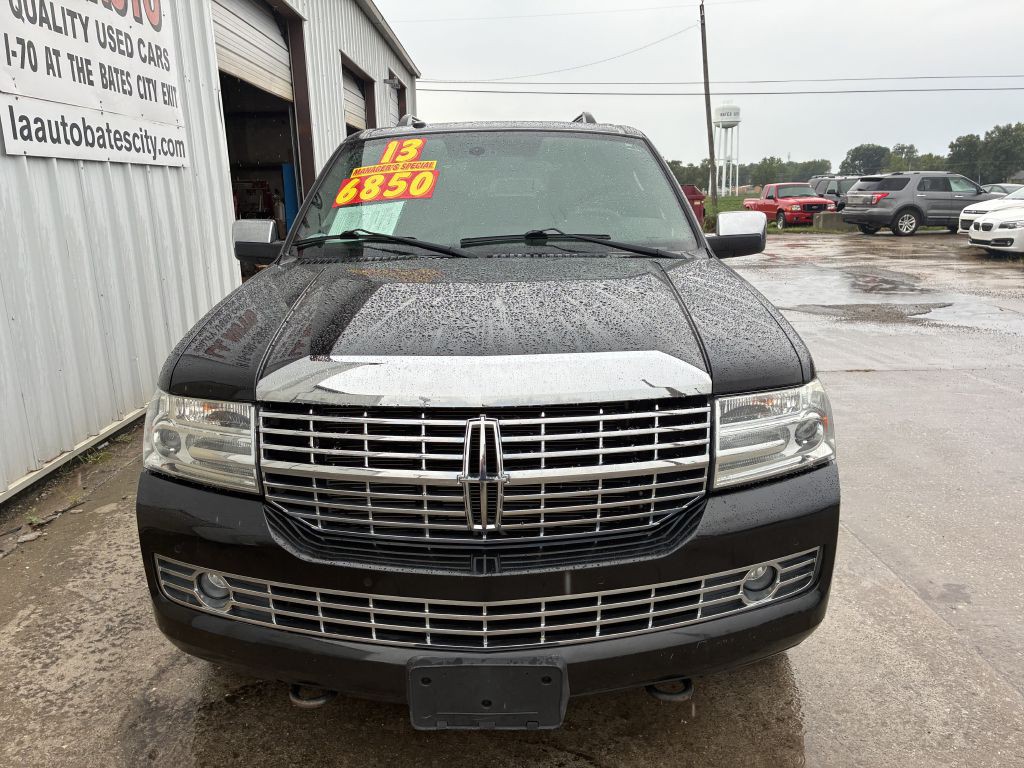 2013 Lincoln Navigator Image 2