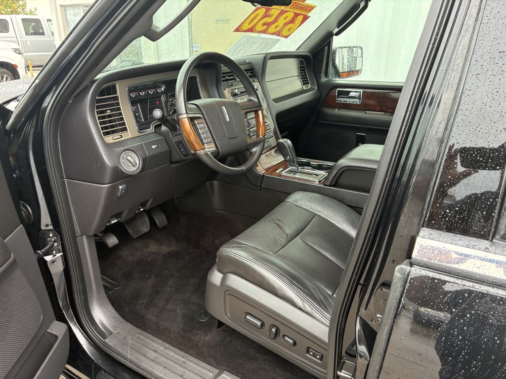 2013 Lincoln Navigator Image 4