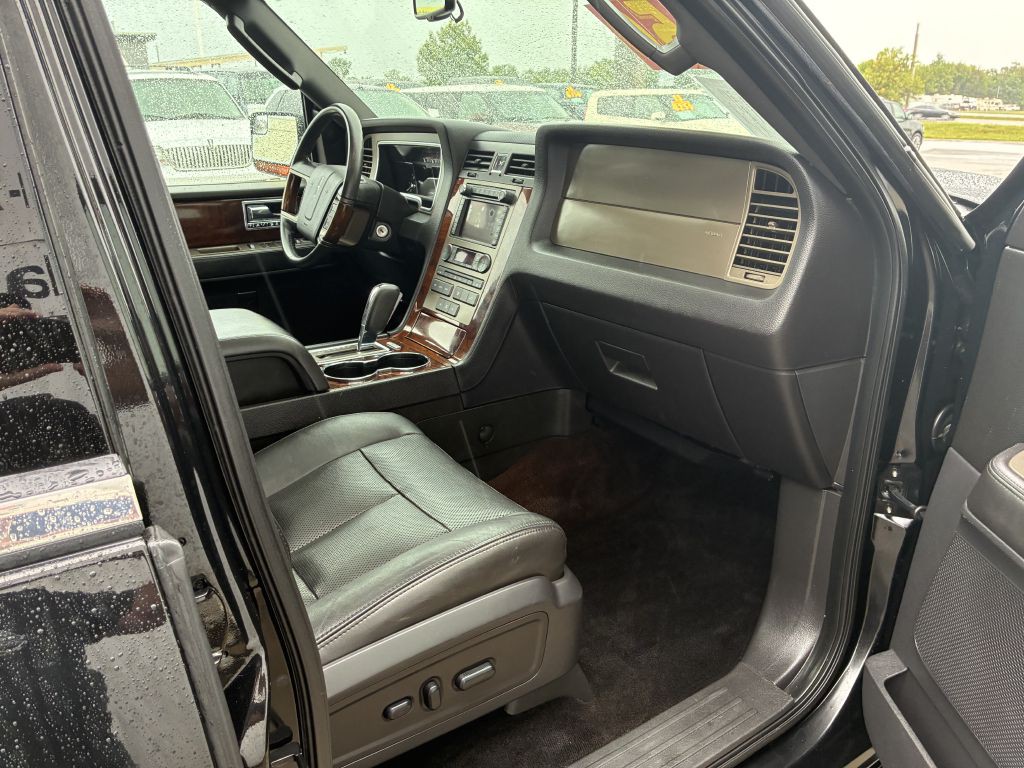 2013 Lincoln Navigator Image 8