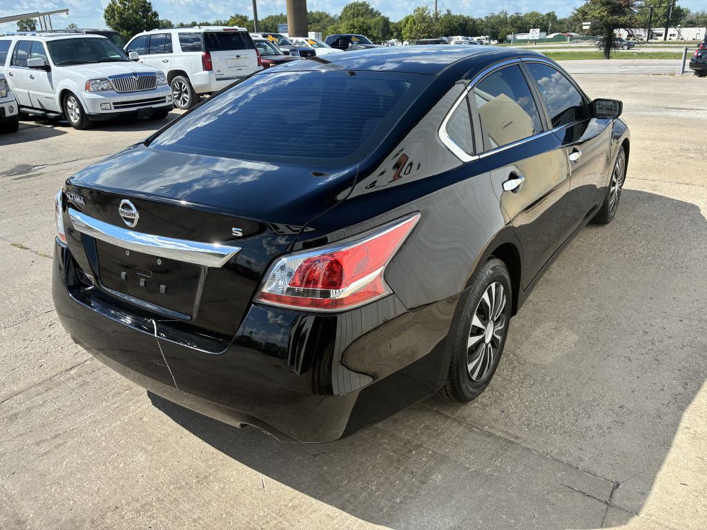2015 Nissan Altima Image 9