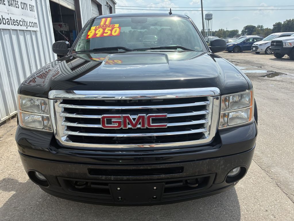 2011 GMC Sierra Image 2
