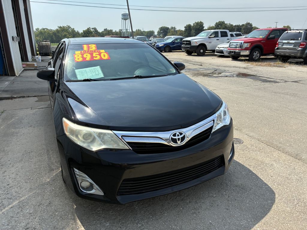 2013 Toyota Camry Image 2