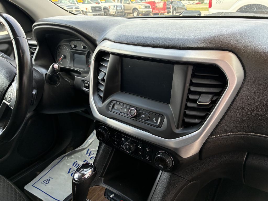 2017 GMC Acadia Image 7