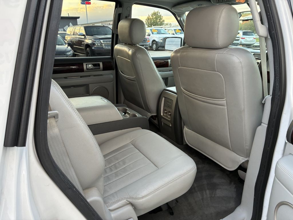 2006 Lincoln Navigator Image 8