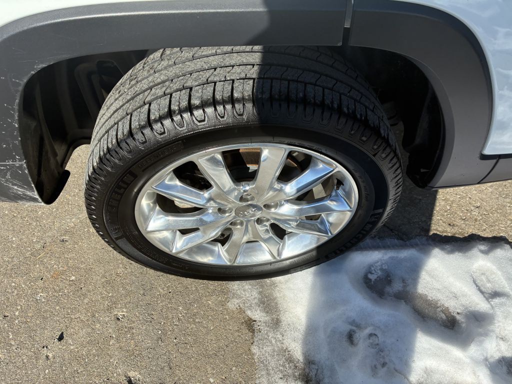 2015 Jeep Cherokee Image 9